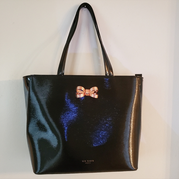 Ted Baker black textured patent/ vinyl/Pvc tote rose gold bow (L) - Picture 1 of 13